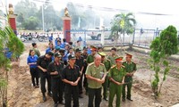 越南全国各地举行多项活动纪念荣军烈士节65周年