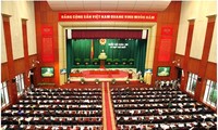 越南十三届国会四次会议讨论社会经济发展计划