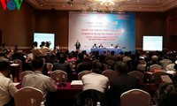 关于越南结构重组中的地区经济研讨会在河内举行