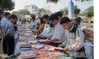 全国各地举行越南图书日和世界图书与版权日响应活动