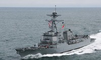 美国军舰逼近东海十字礁