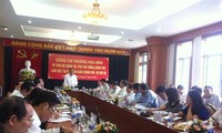 越南政府副总理张和平与政府宗教委员会举行座谈