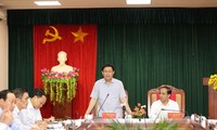 越南政府副总理王庭惠视察宣光省