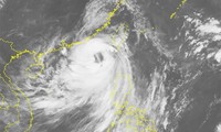 临近东海的台风“妮妲”继续加强