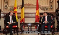 胡志明市领导人会见比利时瓦隆-布鲁塞尔联邦首席大臣德莫特