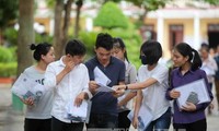 “同行”奖学金基金给越南大学生添上翅膀
