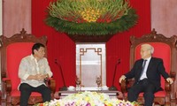 越共中央总书记阮富仲会见菲律宾总统杜特尔特