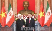 越南国家主席陈大光同伊朗总统鲁哈尼举行会谈