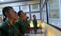 黄沙长沙归属越南地图和资料展在清化省靖嘉县举行
