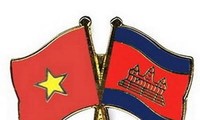 柬埔寨国会主席韩桑林会见胡志明市祖国阵线委员会代表团