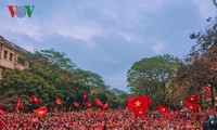 Người hâm mộ hòa cùng cảm xúc cổ vũ U23 Việt Nam