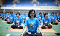 Gần 1.500 người tham gia đồng diễn Yoga tại Hà Nội