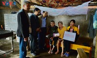 VOV5 trao quà của kiều bào và nhà tài trợ tới đồng bào bị ảnh hưởng bão lũ ở Hà Tĩnh