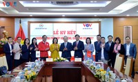 Đài Tiếng nói Việt Nam và Trung ương Hội chữ thập đỏ Việt Nam ký chương trình phối hợp hoạt động.