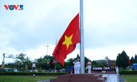 Huyện đảo Cô Tô tổ chức lễ Thượng Cờ nhân dịp kỷ niệm 134 năm ngày sinh Chủ tịch Hồ Chí Minh