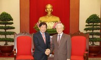Le président du Parti d'action populaire de Singapour reçu par des hauts dirigeants vietnamiens