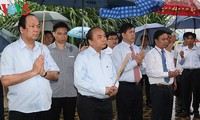 Nguyen Xuan Phuc rend hommage aux soldats du régiment 52 Tay Tien