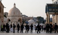 Retour des fidèles à al-Aqsa: heurts entre Palestiniens et police israélienne