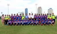 Départ des footballeurs vietnamiens aux entrainements à l’étranger