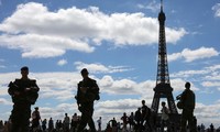 Tentative d’intrusion à la tour Eiffel: une enquête ouverte pour terrorisme