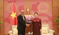 Nguyen Thi Kim Ngan reçoit l’ambassadeur cubain