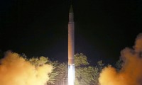 La République populaire démocratique de Corée tire un missile au-dessus du Japon
