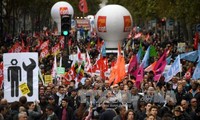 France: Les fonctionnaires dans la rue contre les mesures du gouvernement
