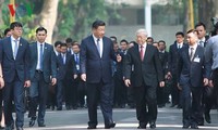 Nguyên Phu Trong et Xi Jinping partagent un thé