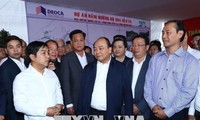 Le Premier ministre Nguyen Xuan Phuc visite le tunnel du col Ca