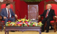 Nguyen Phu Trong reçoit Miyegombo Enkhbold