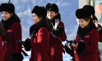 Les pom-pom girls nord-coréennes débarquent tout sourire pour les JO