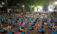 Les Hanoïens se préparent pour la 4e journée internationale du Yoga