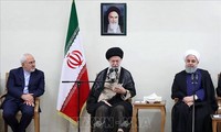 Khamenei réclame l'union nationale devant les sanctions américaines