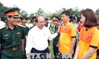Nguyên Xuân Phuc rend visite au corps de troupe 16 à Binh Phuoc