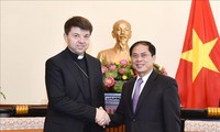 Le représentant pontifical non résident du Vatican en visite au Vietnam