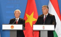 Conférence de presse donnée par Nguyên Phu Trong et Viktor Orban