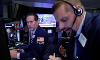 Wall Street dévisse, Trump attaque la Réserve fédérale 