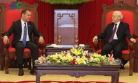 Dmitry Medvedev reçu par Nguyên Phú Trong et Nguyên Thi Kim Ngân