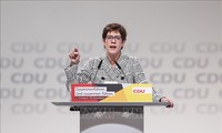 La nouvelle présidente de la CDU fait un geste envers ses rivaux