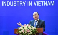 Nguyên Xuân Phuc souhaite accélérer le développement de l’industrie automobile
