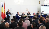 Nguyên Xuân Phuc au Forum d’entreprises Vietnam-Roumanie