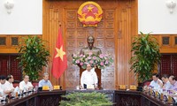 Nguyên Xuân Phuc travaille avec les autorités de Thua Thiên-Huê