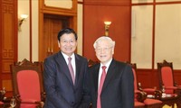 Nguyên Phu Trong reçoit le Premier ministre laotien Thongloun Sisoulith