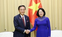 Dang Thi Ngoc Thinh reçoit le gouverneur de la préfecture de Kanagawa