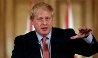 Royaume-Uni: Boris Johnson promet une stratégie de déconfinement imminente 