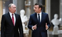 Poutine met en garde Macron: les tentatives d'interférer au Belarus sont “inacceptables“