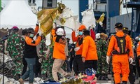 Crash d’un Boeing 737 en Indonésie: l’équipage du Boeing disparu en mer n’a pas émis de signal de détresse