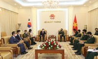 Défense: Nguyên Tân Cuong reçoit les ambassadeurs sud-coréen et indien
