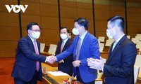 Vuong Dinh Huê rencontre des diplomates vietnamiens en mission à l’étranger