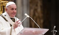 Le pape appelle à diminuer les dépenses militaires, au profit de l’éducation